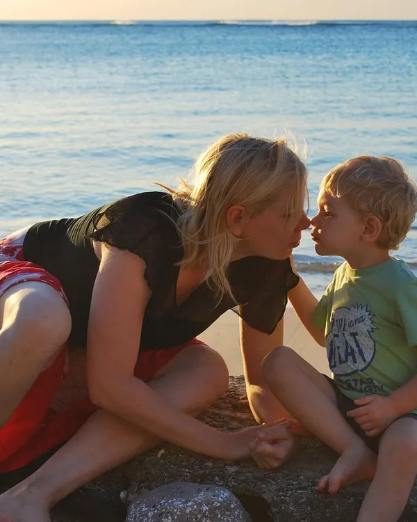 Mothers Kiss